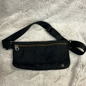 Lululemon dog walker fanny pack